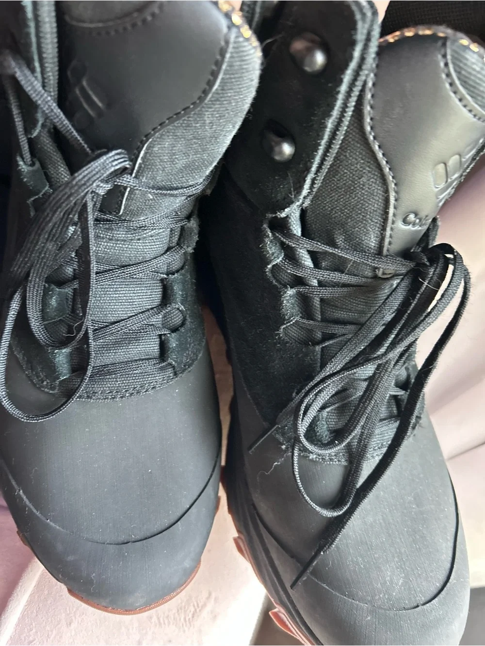 Columbia rugged lace